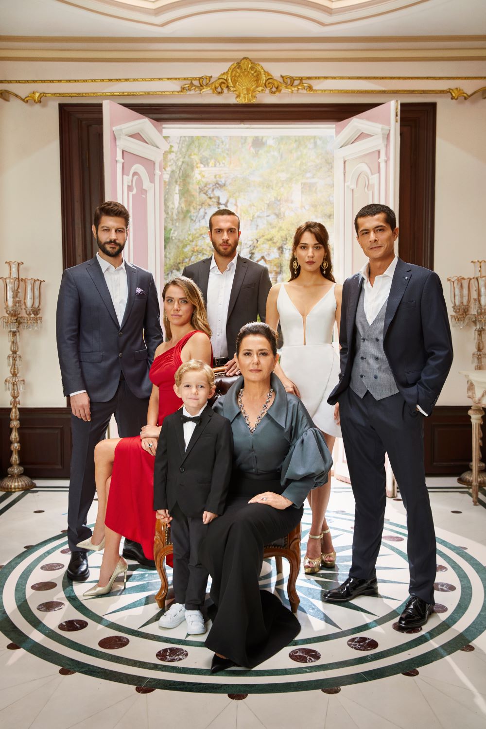 Turkish 2019. Çocuk турецкий сериал. Семья Болат турецкий сериал. Ребенок турецкий сериал 2019. Сериал Серкан Биринджи 2021.